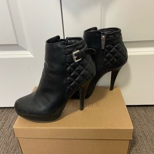 Le Chateau boots- size 7